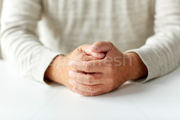 Közelkép idős férfi kezek asztal aggkor Stock fotó © dolgachov