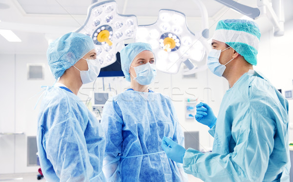 Grupo cirujanos sala de operaciones hospital cirugía medicina Foto stock © dolgachov