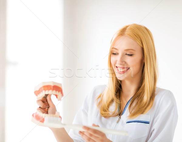 Foto stock: Médico · grande · sonriendo · femenino · médicos · dientes