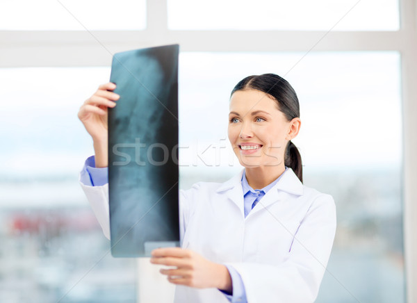 Stockfoto: Glimlachend · jonge · arts · kabinet · gezondheidszorg · radiologie