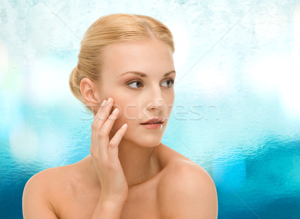 Gyönyörű nő megérint arc bőr szépségszalon nő Stock fotó © dolgachov