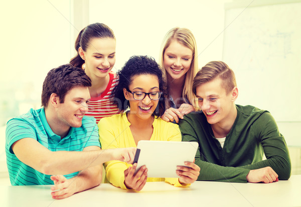 Foto stock: Sorridente · estudantes · computador · escolas · educação