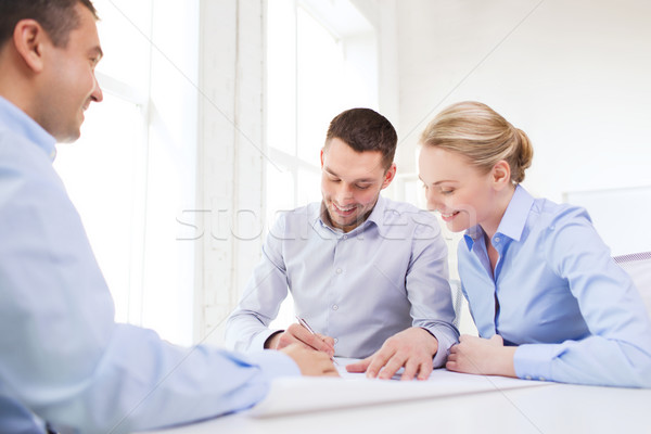Souriant gens d'affaires réunion bureau travail d'équipe équipe commerciale [[stock_photo]] © dolgachov