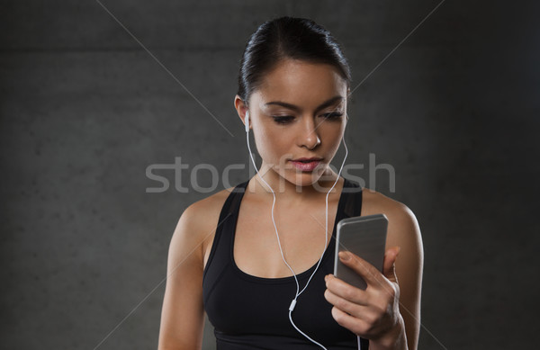 женщину смартфон спортзал спорт фитнес Сток-фото © dolgachov