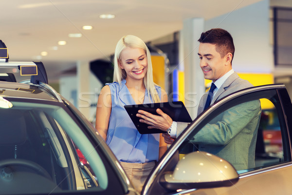 Glücklich Frau Autohändler auto zeigen Salon Stock foto © dolgachov