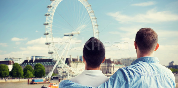 Maschio gay Coppia guardando Londra Foto d'archivio © dolgachov