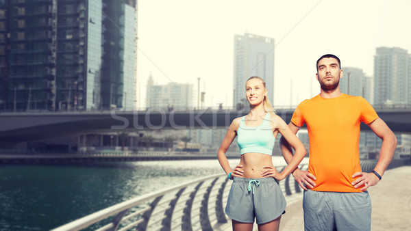 Pár testmozgás Dubai figyelmeztetés fitnessz sport Stock fotó © dolgachov