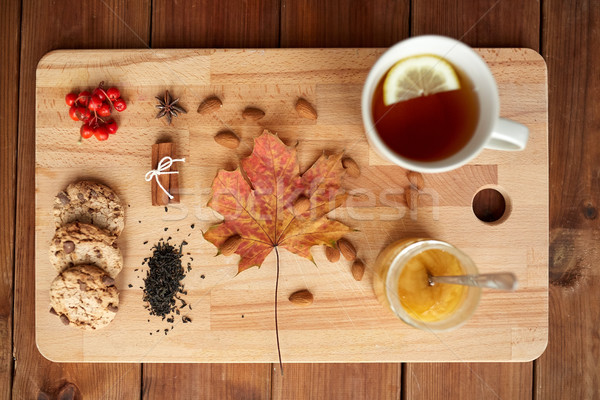 商業照片: 杯 · 茶 · 檸檬 · 蜂蜜 · 餅乾 · 板