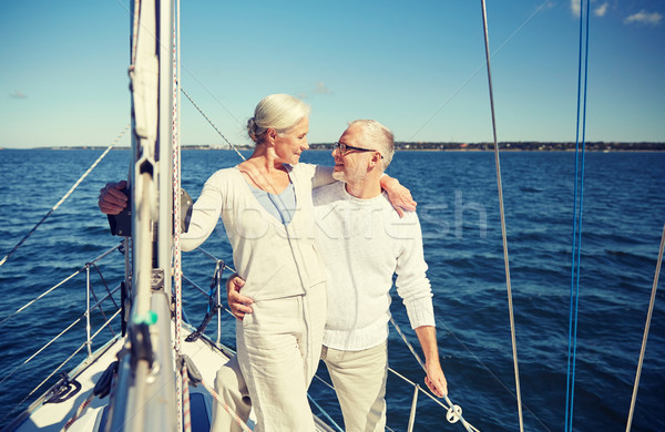 Foto stock: Pareja · de · ancianos · vela · barco · yate · mar