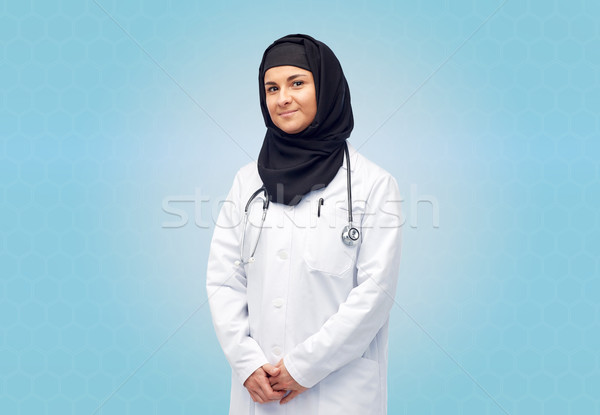 Muzułmanin kobiet lekarza hidżab stetoskop muzyka Zdjęcia stock © dolgachov
