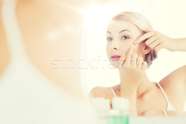 Zdjęcia stock: Kobieta · łazienka · lustra · piękna · higiena