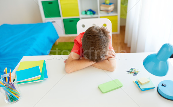 Zmęczony smutne student chłopca smartphone domu Zdjęcia stock © dolgachov