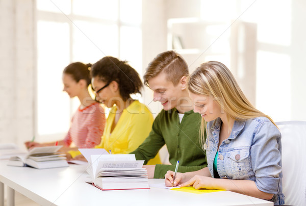 Öğrenciler ders kitapları kitaplar okul eğitim beş Stok fotoğraf © dolgachov