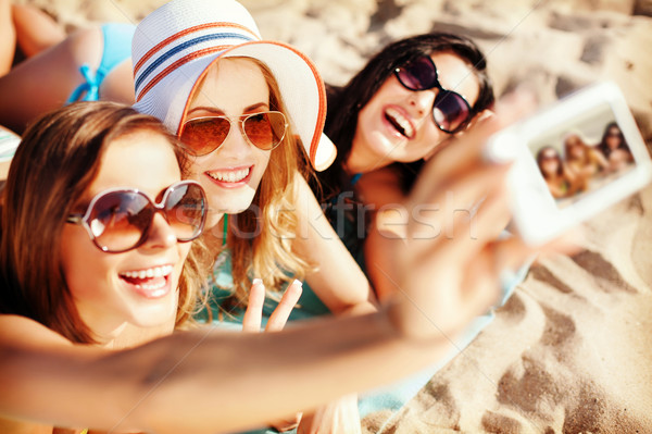 Dziewcząt autoportret plaży lata wakacje Zdjęcia stock © dolgachov