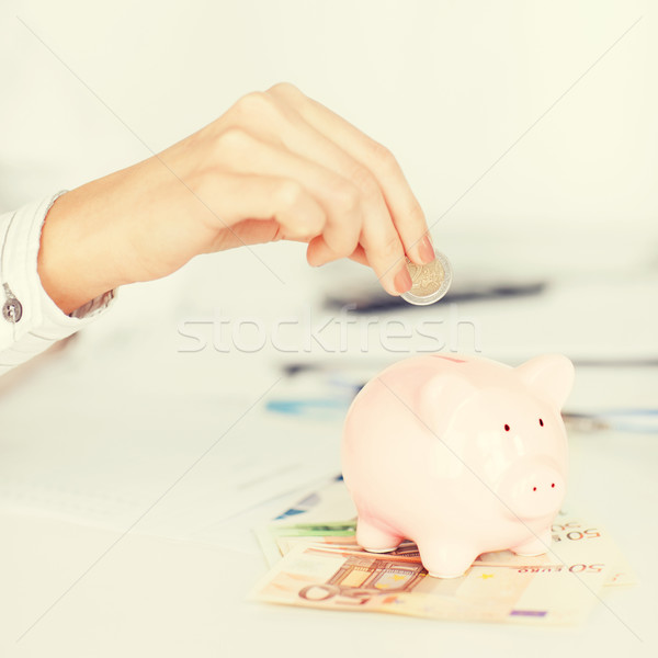 Zdjęcia stock: Kobieta · strony · monety · mały · banku · piggy · działalności