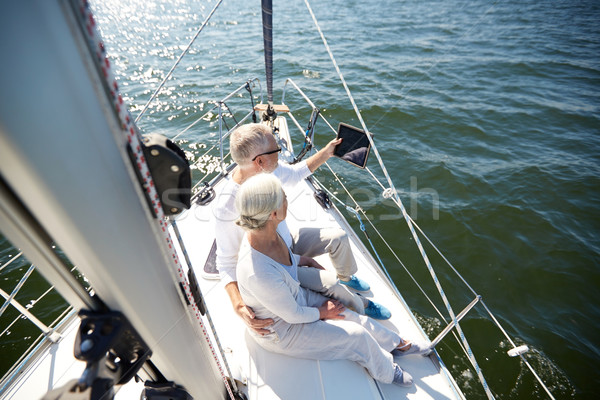 Pareja de ancianos vela barco yate vela Foto stock © dolgachov