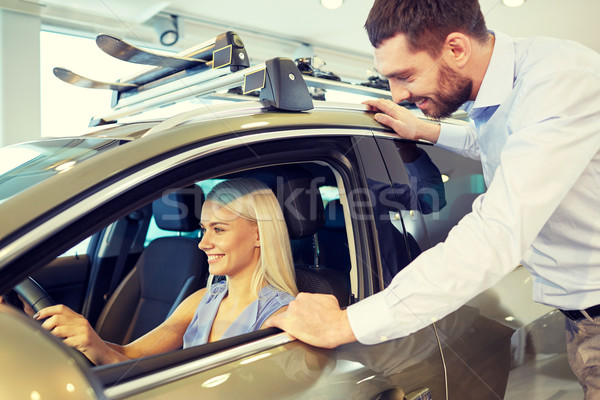 Feliz Pareja compra coche auto mostrar Foto stock © dolgachov