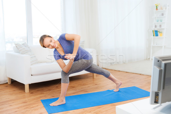 Nő készít jóga alulról fotózva póz fitnessz Stock fotó © dolgachov