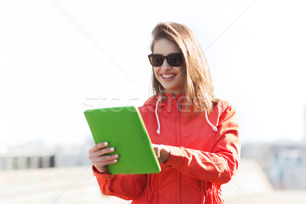 Feliz mulher jovem tecnologia estilo de vida Foto stock © dolgachov