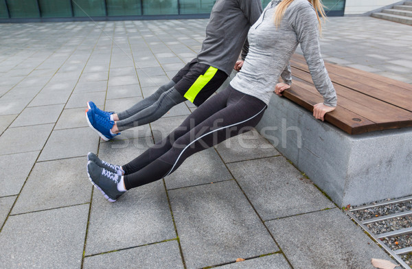 Közelkép pár tricepsz mártás pad fitnessz Stock fotó © dolgachov