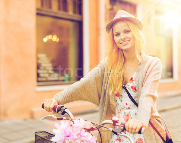 ストックフォト: 魅力のある女性 · 自転車 · 市 · 夏 · 休日 · バイク