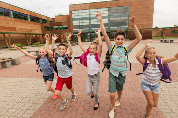 Gruppe glücklich Grundschule Studenten läuft primären Stock foto © dolgachov