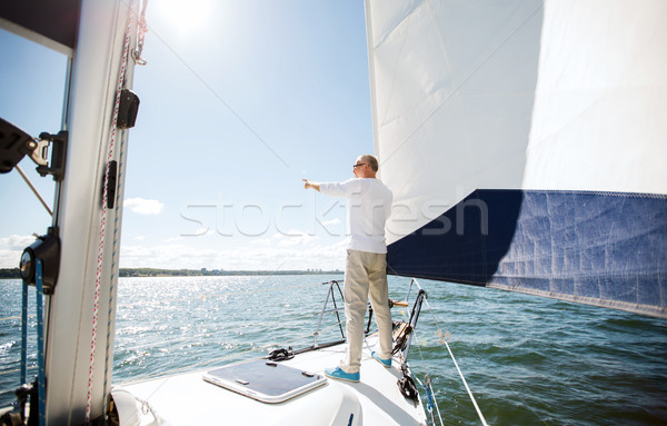Starszy człowiek żagiel łodzi jacht żeglarstwo Zdjęcia stock © dolgachov