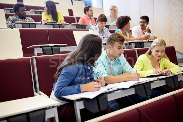 Gruppe Studenten Notebooks Vortrag Halle Bildung Stock foto © dolgachov