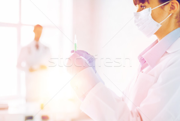 Női orvos tart injekciós tű injekció közelkép Stock fotó © dolgachov