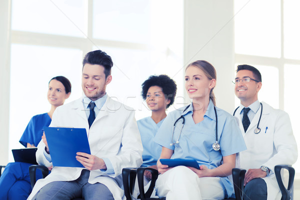 Grup fericit medici seminar spital profesie Imagine de stoc © dolgachov