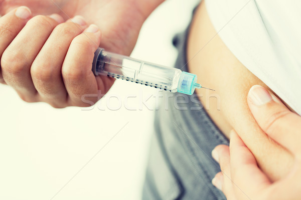 Manos inyección insulina pluma Foto stock © dolgachov