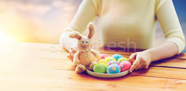 Vrouw handen paaseieren bunny Pasen Stockfoto © dolgachov