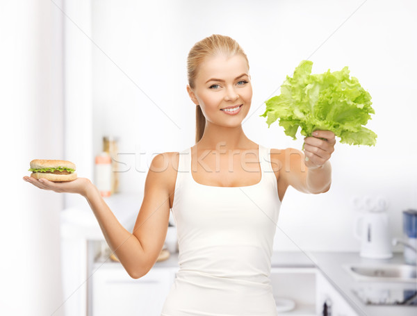 Nő zöld levelek hamburger kép sportos kezek Stock fotó © dolgachov