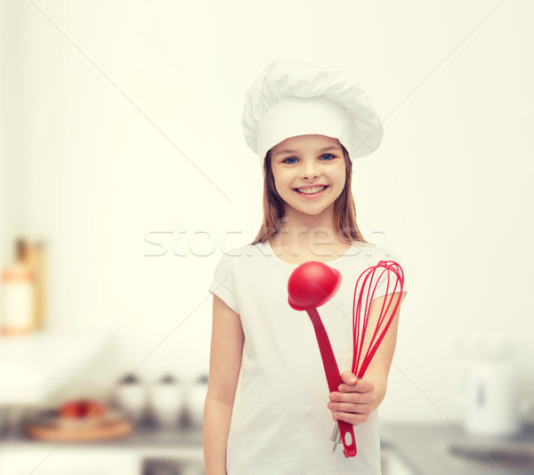Sonriendo nina cocinar sombrero cucharón batidor Foto stock © dolgachov