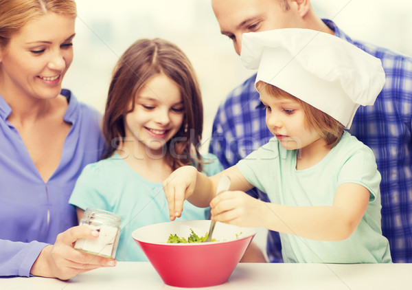 [[stock_photo]]: Famille · heureuse · deux · enfants · manger · maison · alimentaire