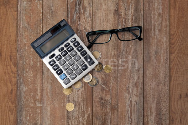 Calculator bril euro munten tabel financieren Stockfoto © dolgachov