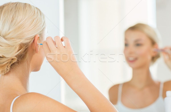 Stockfoto: Vrouw · schoonmaken · oor · katoen · badkamer · schoonheid