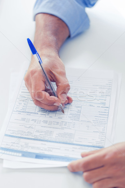 Homme signature contrat affaires impôt bureau [[stock_photo]] © dolgachov