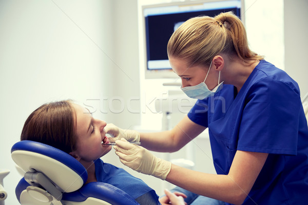 [[stock_photo]]: Homme · dentiste · patient · fille · dents · personnes