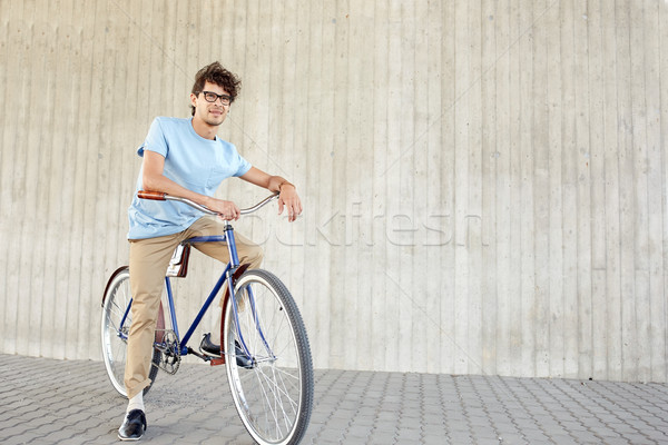 Jeunes homme équitation fixé engins [[stock_photo]] © dolgachov