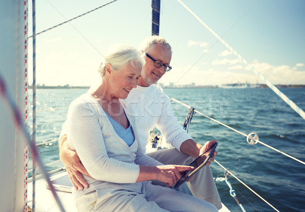 Foto stock: Casal · de · idosos · velejar · barco · iate · navegação