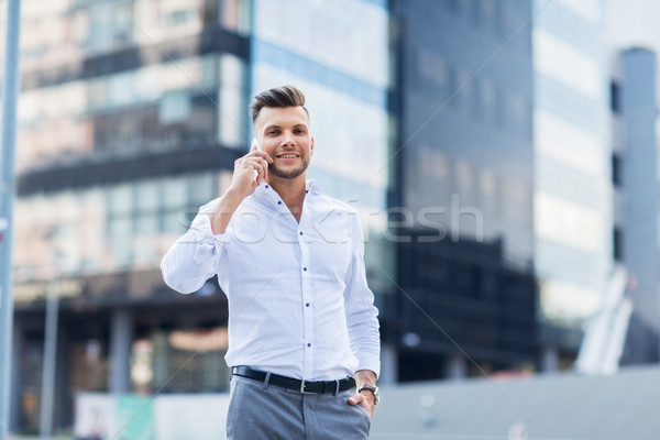 Feliz hombre llamando calle de la ciudad tecnología Foto stock © dolgachov