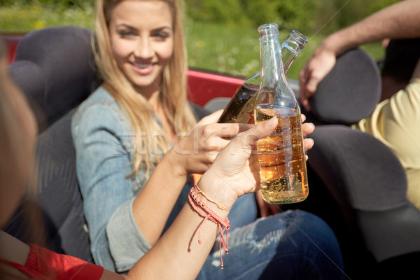 Feliz mulheres jovens bebidas carro verão férias Foto stock © dolgachov