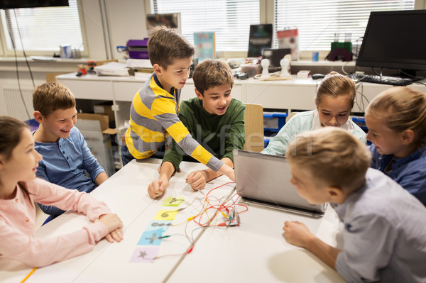 Gyerekek laptop találmány készlet robotika iskola Stock fotó © dolgachov