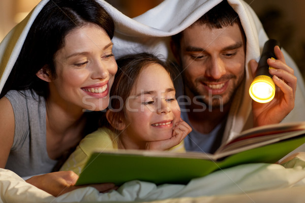 Foto stock: Familia · feliz · lectura · libro · cama · noche · casa