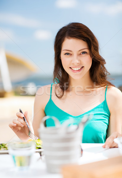 Foto d'archivio: Ragazza · mangiare · cafe · spiaggia · alimentare · estate