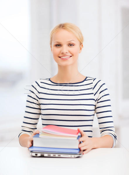 [[stock_photo]]: Souriant · étudiant · portable · livres · ordinateurs · portables · éducation