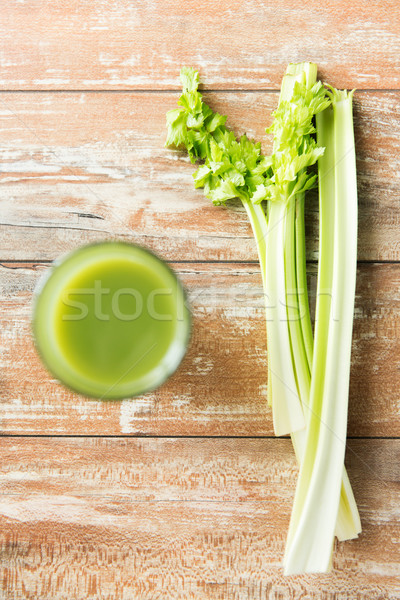 Fresche verde succo vetro sedano Foto d'archivio © dolgachov