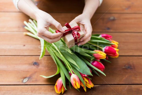 Сток-фото: женщину · шкатулке · Tulip · цветы · праздников