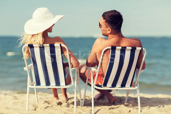 Foto d'archivio: Felice · Coppia · prendere · il · sole · sedie · estate · spiaggia